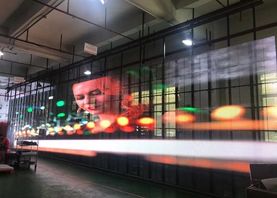 CCC Şeffaf LED Perde Ekranı Alışveriş Merkezi İçin Video Panelinden Görün